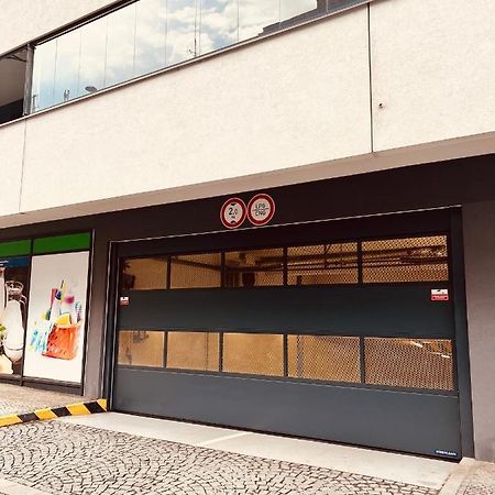 White Pearl Studio With Parking In Holesovice Prag Exteriör bild