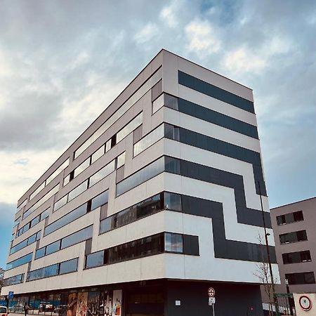 White Pearl Studio With Parking In Holesovice Prag Exteriör bild