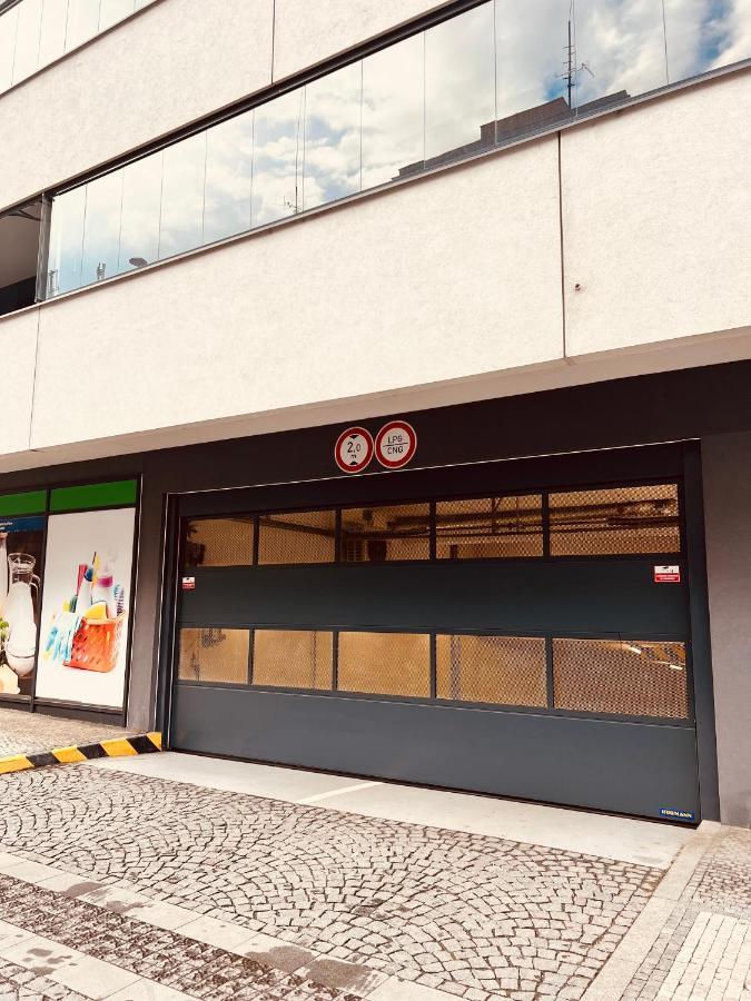 White Pearl Studio With Parking In Holesovice Prag Exteriör bild