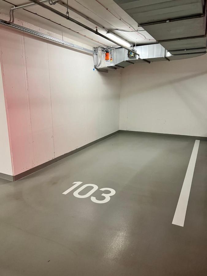 White Pearl Studio With Parking In Holesovice Prag Exteriör bild